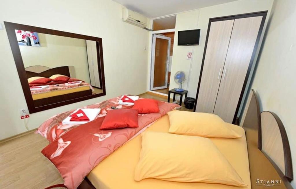Alex Home photo 2