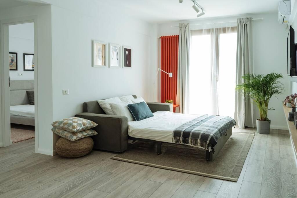 Sunny 2BR Flat - Old Town View photo 2