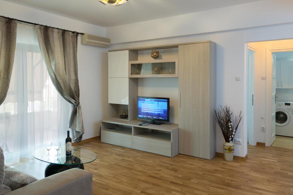 Central Luxury Flat with Terrace - Adela Accommodation - Ideal for long stays — photo 1