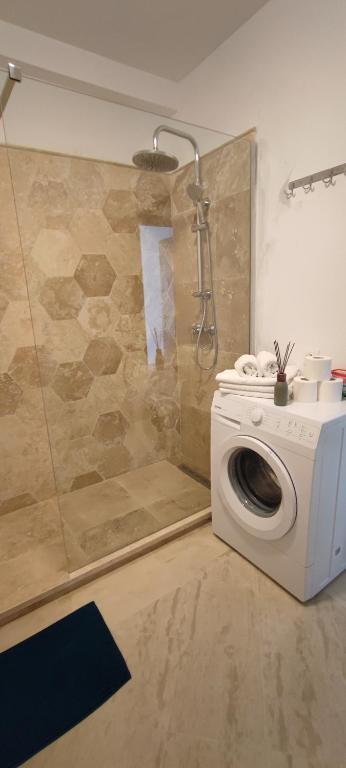 Sophy Apartments Mamaia photo 3