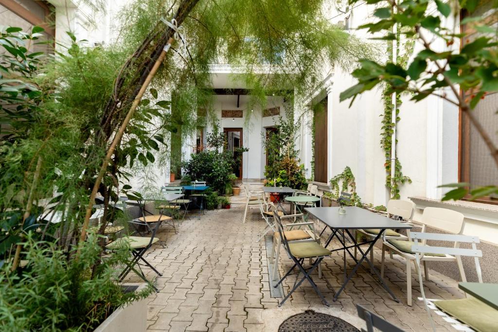 Home Away From Home - Modern & Cozy Apartments near Vibrant Unirii Area — photo 1