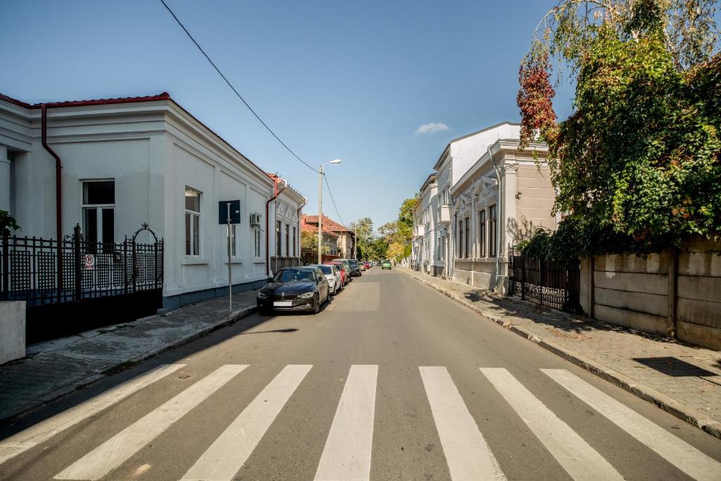 Home Away From Home - Modern & Cozy Apartments near Vibrant Unirii Area photo 2