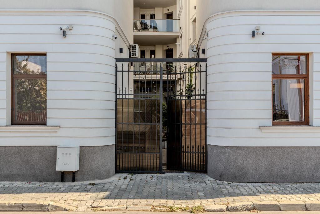 Home Away From Home - Modern & Cozy Apartments near Vibrant Unirii Area photo 3