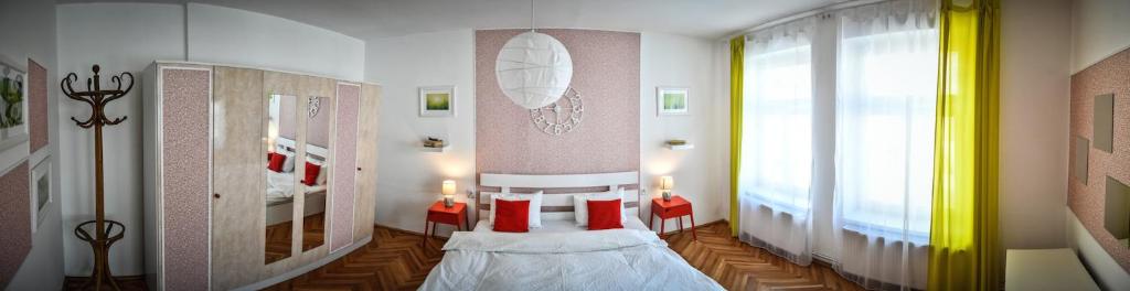 Spacious Stylish Apartment in Old Town photo 2