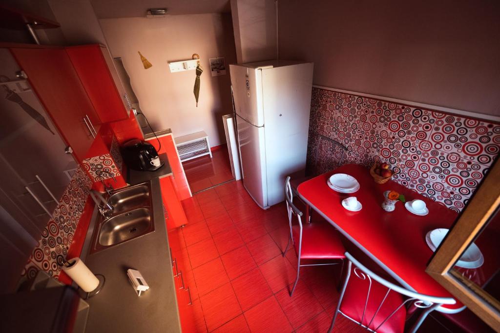 Rouge by G /Centrul de Afaceri&Stadion — photo 1