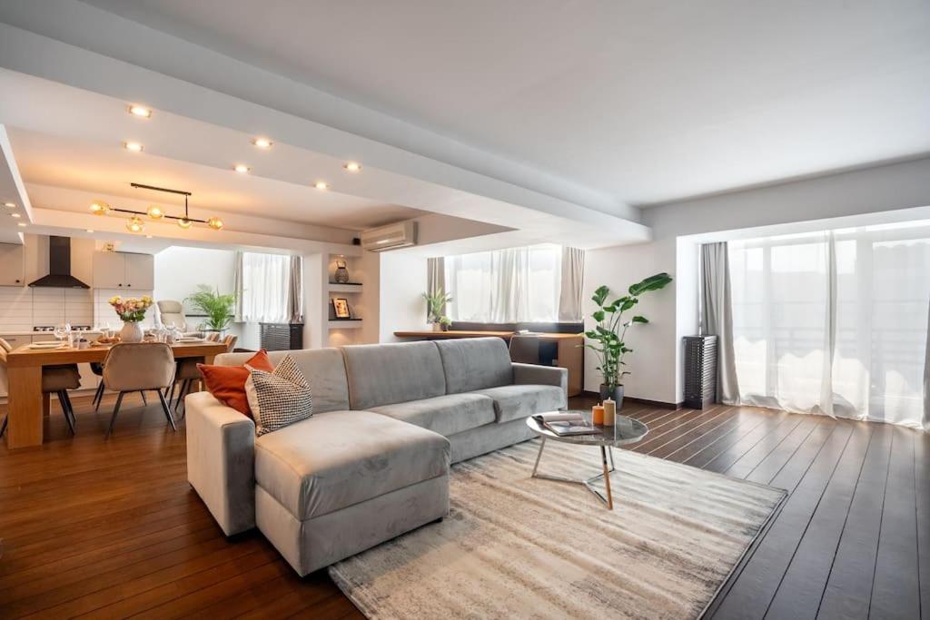 Superb Views 3BR Duplex - 4 Balconies + Parking — photo 1