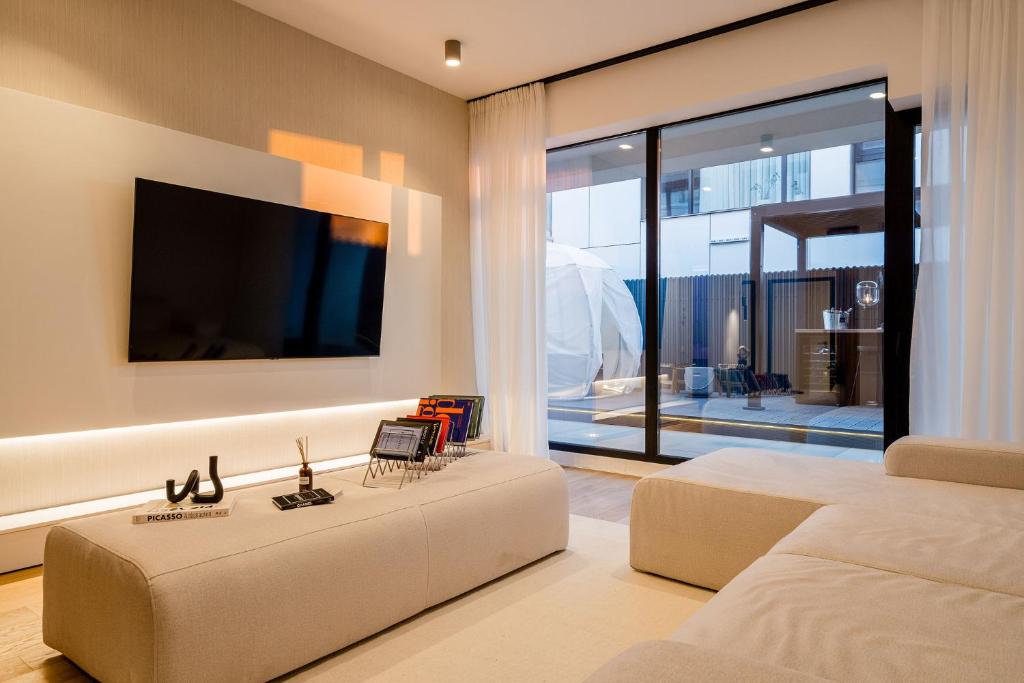 Urban Deluxe Igloo with Jacuzzi&Garden photo 2