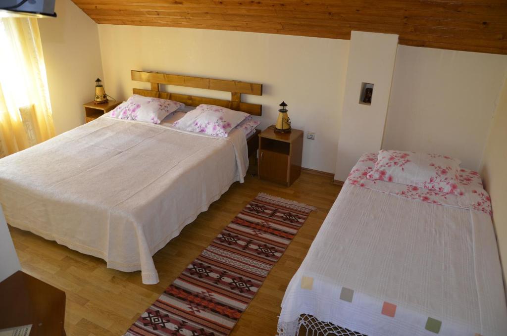Rustic Argesean photo 2