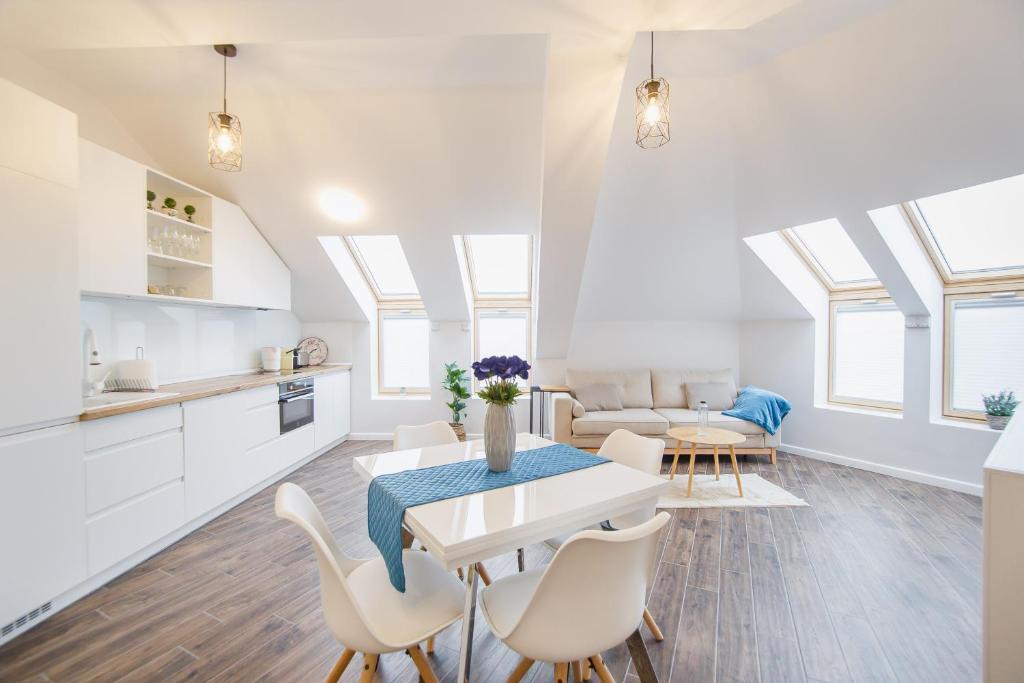 Skylight Loft near City Center — photo 1