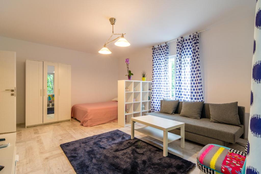 Modern Studio Close to Iancului Metro with WiFi photo 2