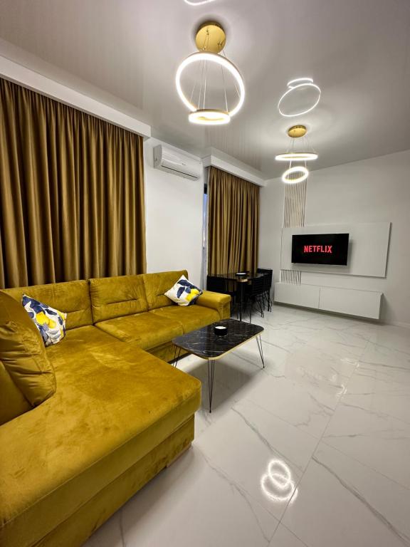 Studio303 by Allegio: Mamaia's Seaside Luxury near finest Clubs & Beaches — photo 1