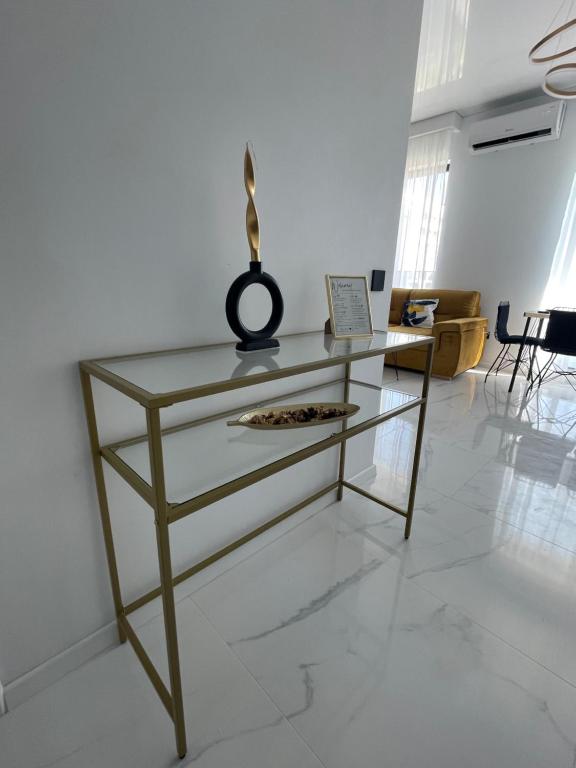 Studio303 by Allegio: Mamaia's Seaside Luxury near finest Clubs & Beaches photo 2