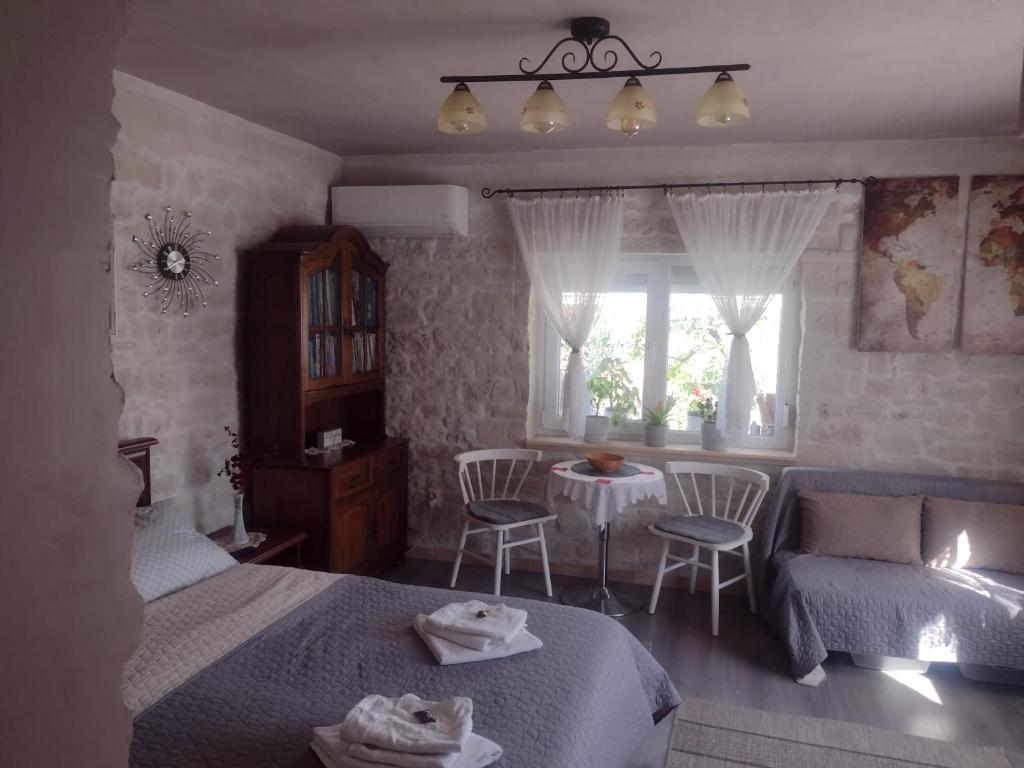 Stone house next to Cluj-Napoca — photo 1