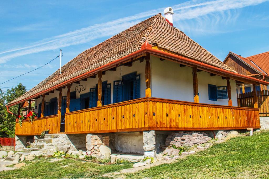 Siklód. Botond Panoráma Kulcsosház (6 fő) Botond Panoramic Chalet — photo 1