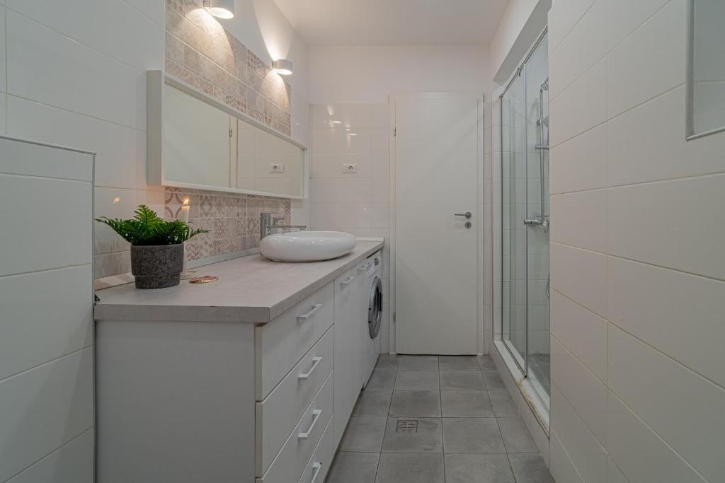 4BR Sanctuary Near Cismigiu Park & Piata Universitatii photo 3
