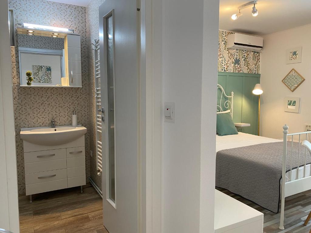 Romantic Apartment photo 3
