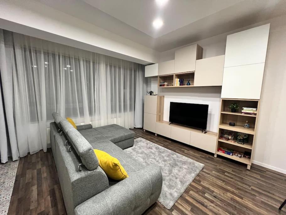 Stylish newly renovated apt feels like second home — photo 1