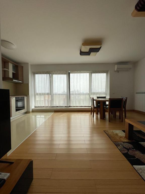 Sunny two room apartment photo 3