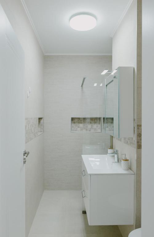 Royal Blue Property photo 3