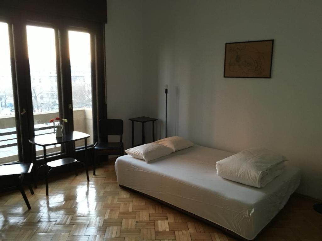 Central Studio Across from Intercontinental photo 2