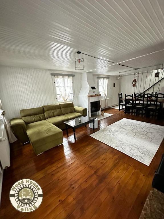 Wood House Valiug photo 2