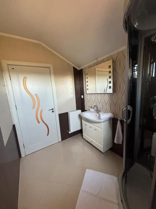 Topaz Villa photo 2