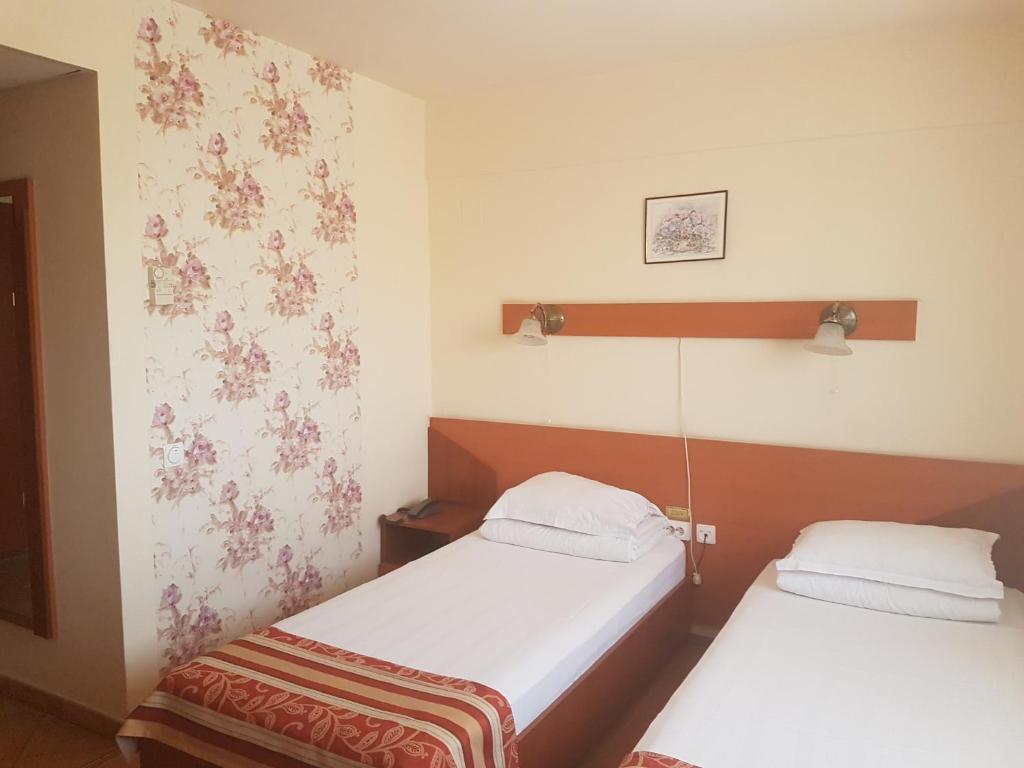 Hotel Transit photo 2
