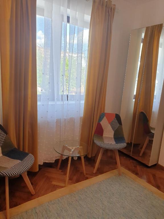 Studio Yellow - Piata Victoriei photo 2