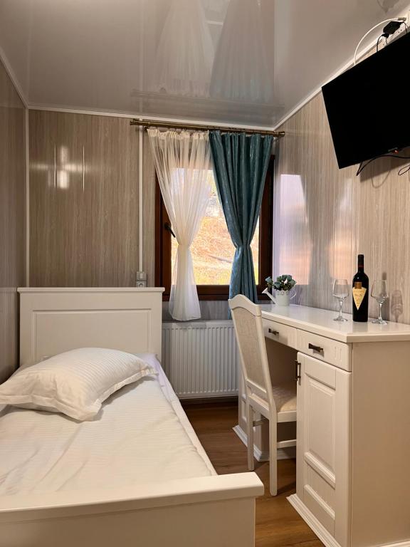 Tiena Hotel Plutitor photo 2