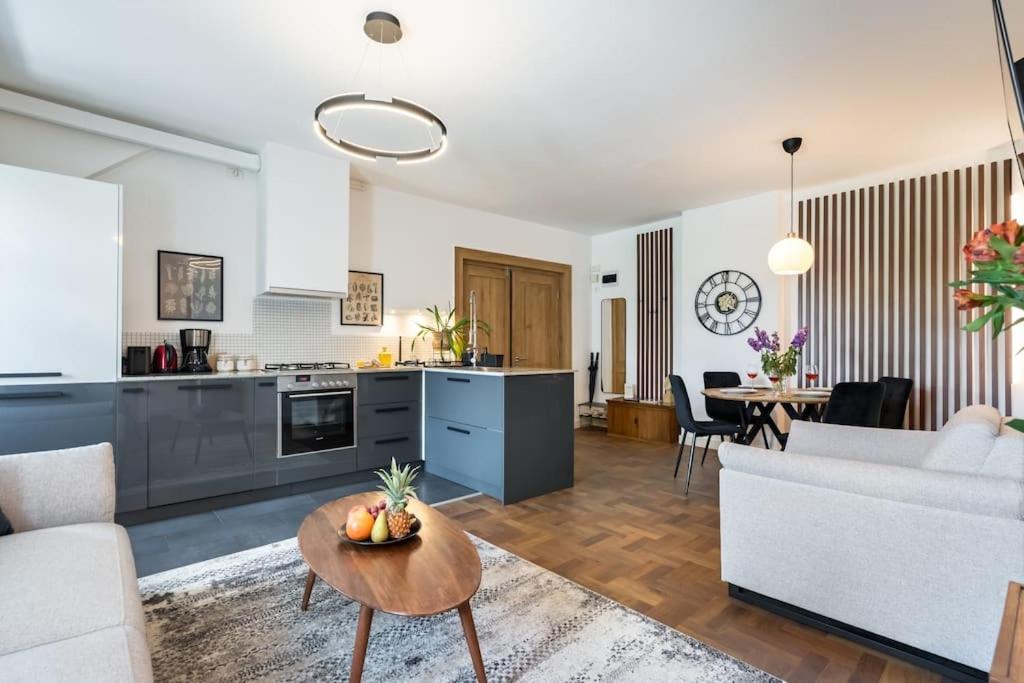 Stunning 2Br Apartment - Ateneu - City Center photo 3