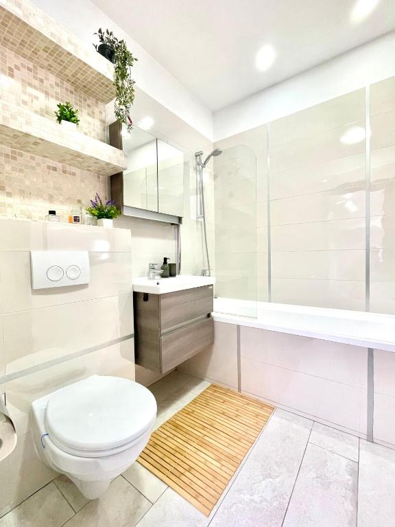 Spacious ultracentral modern apartment photo 3