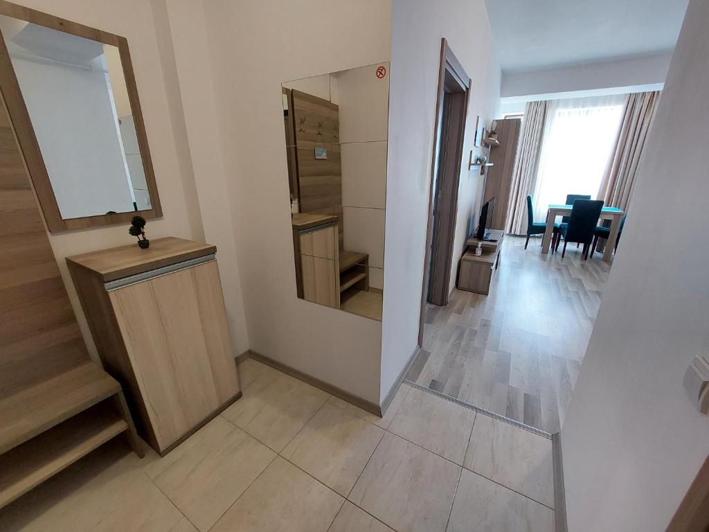 Stefi Mamaia Summerland photo 2