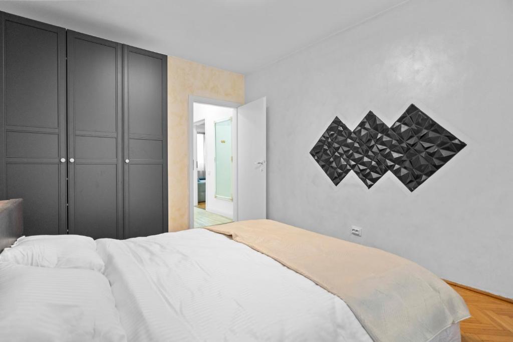 New Luxurious Central Apartment with Park View photo 2