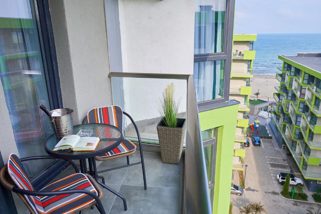 Sunrise King Studio Spa n Pool Beach resort — photo 1