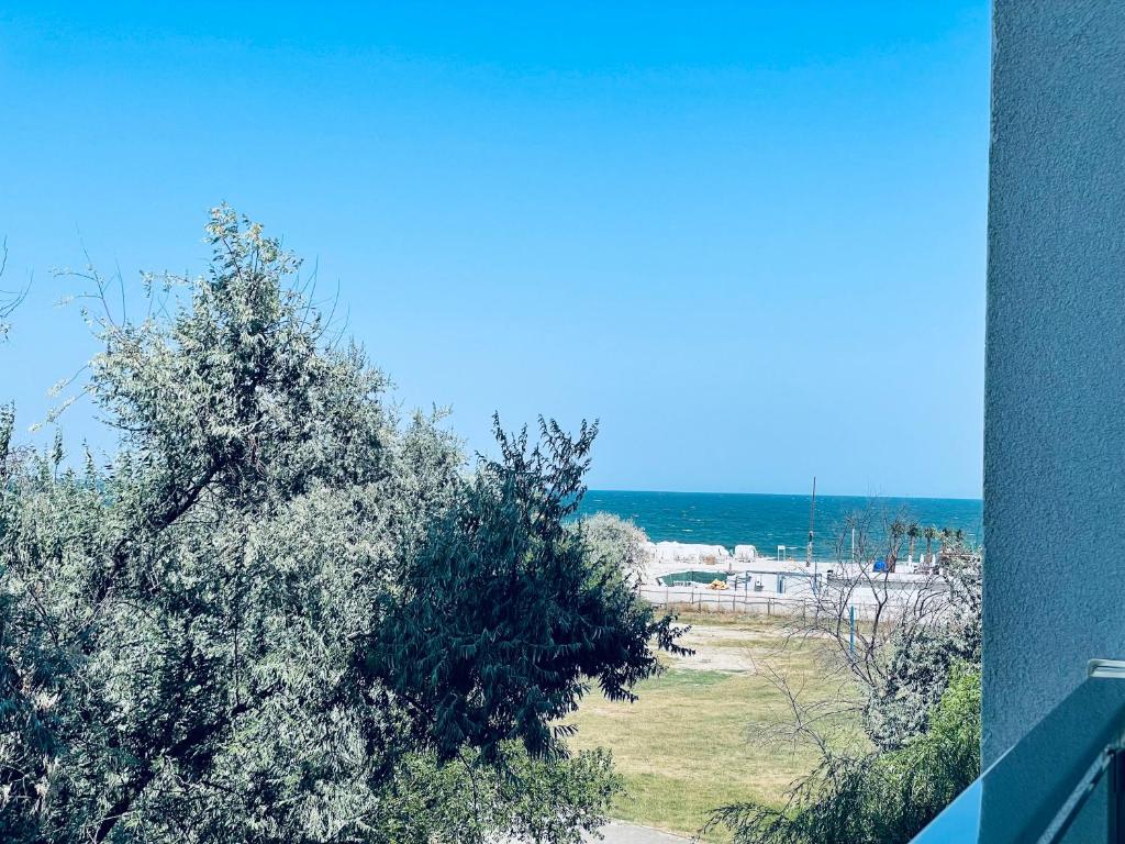 Selena by the sea — photo 1
