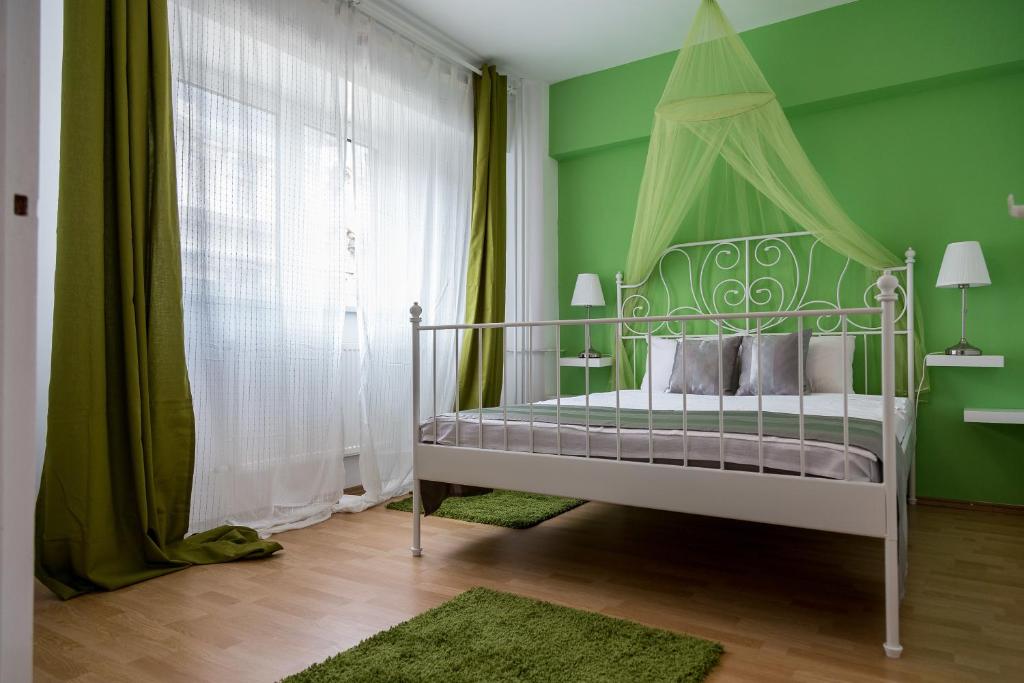 Sunny Old Town Apartments photo 2