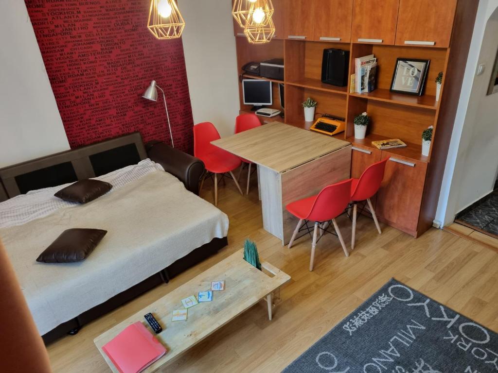 Sunny Old Town Apartments photo 3