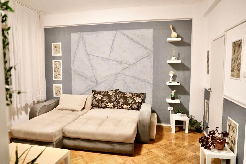 Apartment with 3 rooms in the city center photo 2