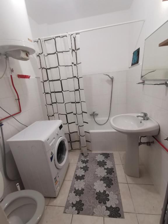 Apartment with 3 rooms in the city center photo 3