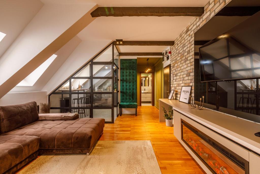 Urban Oasis Apartments with Parking — photo 1