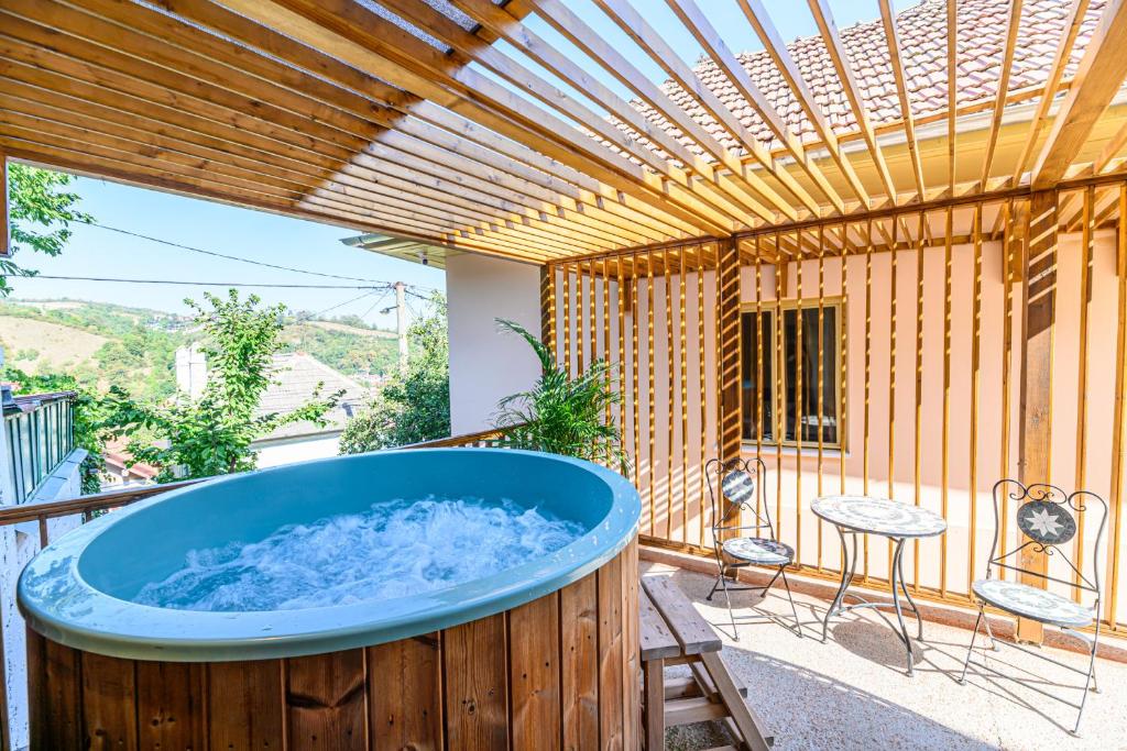 LAGOM - Hot Tub Hideout — photo 1