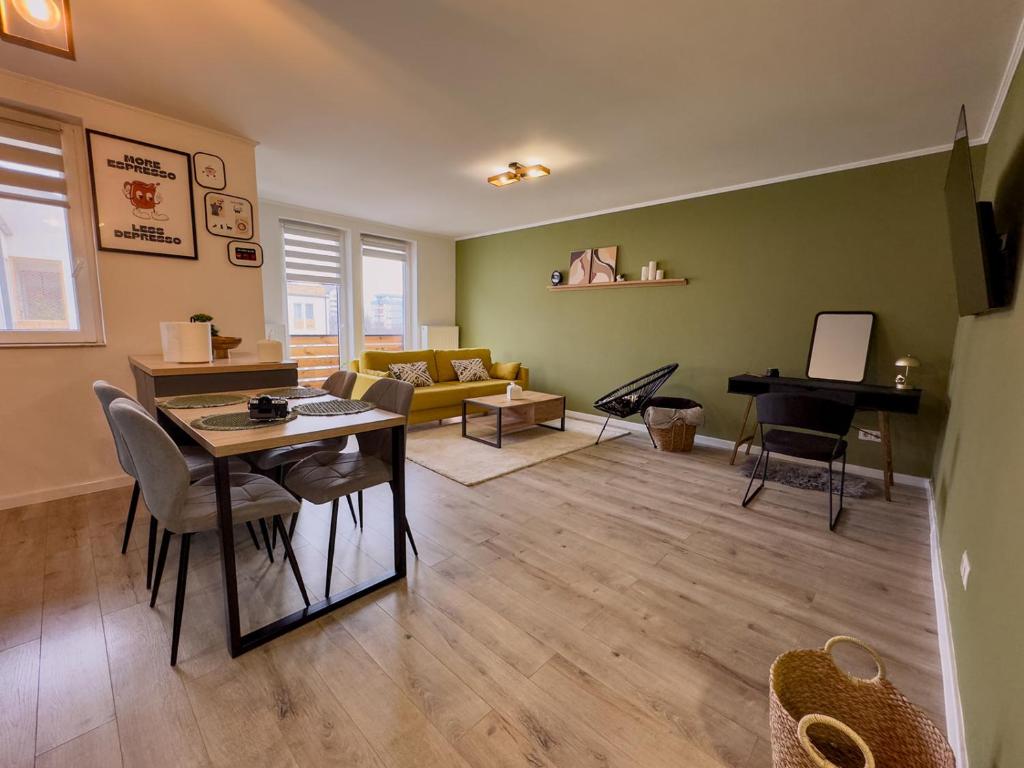 Rhapsody Home - Urban quiet area with Parking&King Bed&Balcony — photo 1