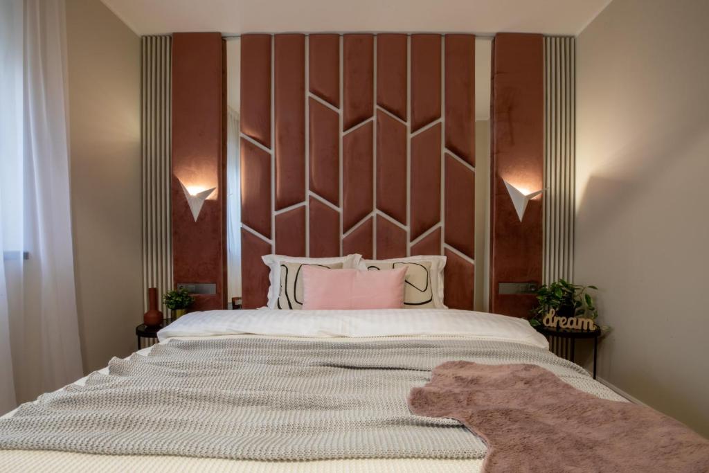 Stylish Ruby 1BR Apartment - Old Town Urban Oasis photo 2