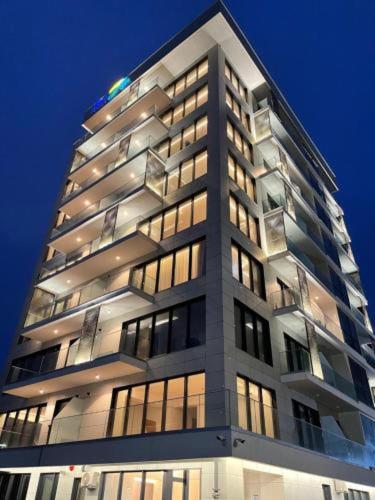 Sunrise Bel Air Apartments — photo 1