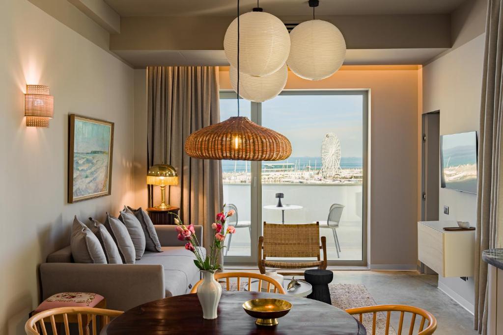 Rezident Tomis Marina — photo 1