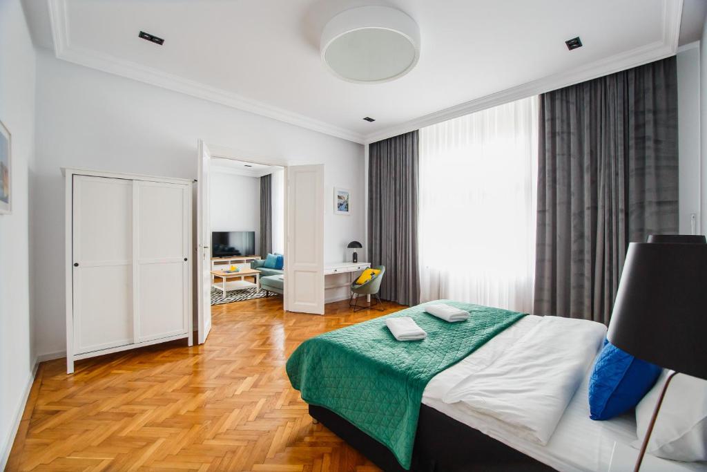 Spacious RiverViews Apartment near Piata Unirii photo 2