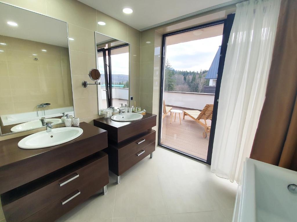Silver Fox Residence photo 3