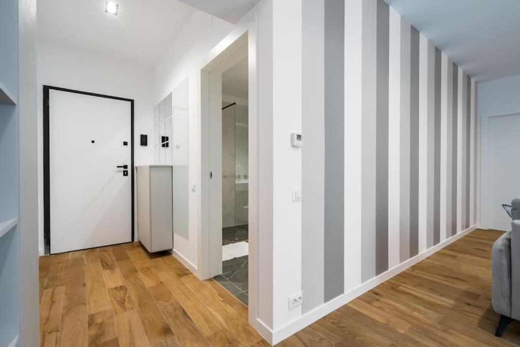 Maze Stripe in One Cotroceni 1BR photo 3