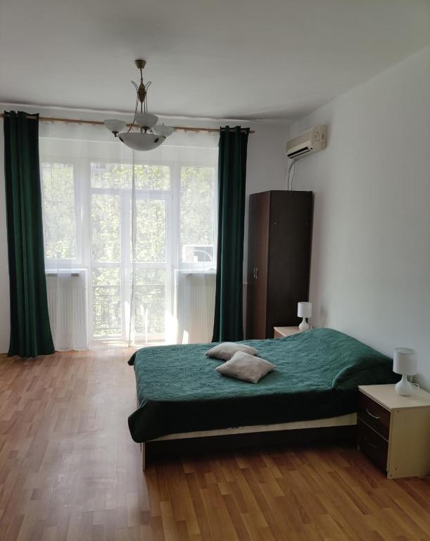 Christie's 3 central apartment to Bucarest — photo 1