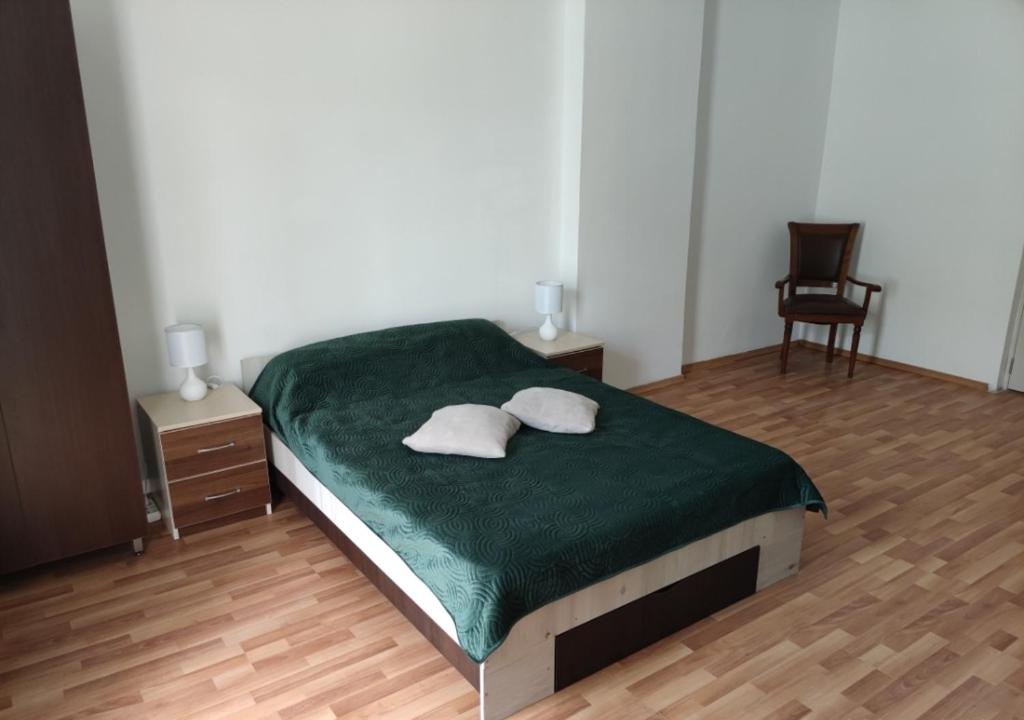 Christie's 3 central apartment to Bucarest photo 2